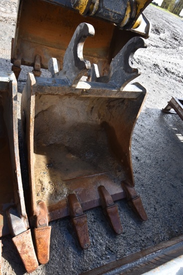24" Excavator Bucket that Fits a John Deere 50G