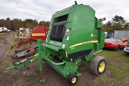 John Deere 854 Round Baler
