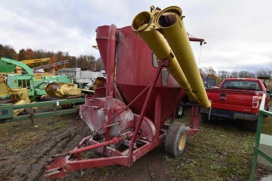 New Holland 354 Feed Mixer