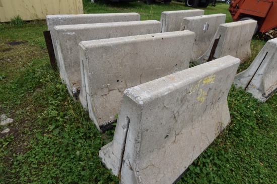 4 5' Concrete Jersey Barriers