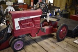 Scale Models McCormick Farmall 806