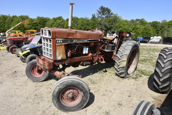 International 686 Tractor