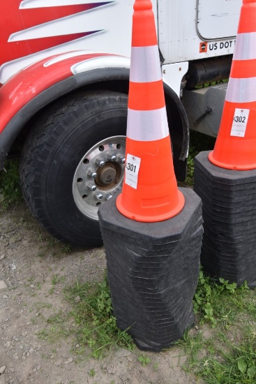 25 Construction Cones SOLD TIMES THE QUANTITY