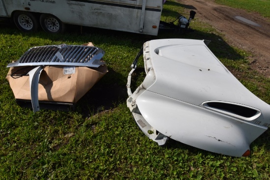 International Truck Hood and Grill With Other Parts