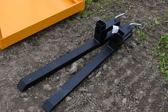 Bucket Mounted 30" Pallet Forks