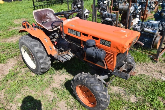 Kubota B7100 Tractor