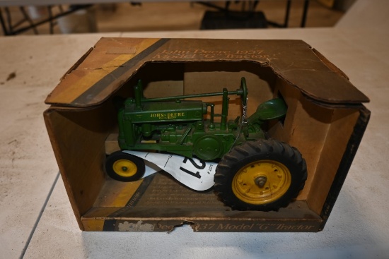 ERTL 1937 John Deere Model G Tractor