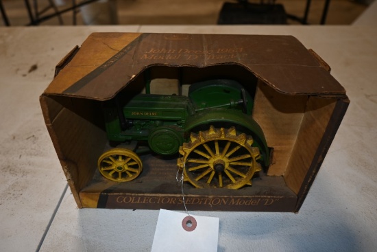 ERTL 1953 John Deere Model D Tractor