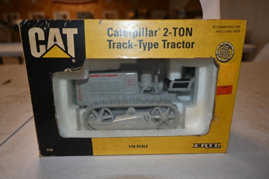 ERTL CAT Caterpilar 2-Ton Track-Type Tractor