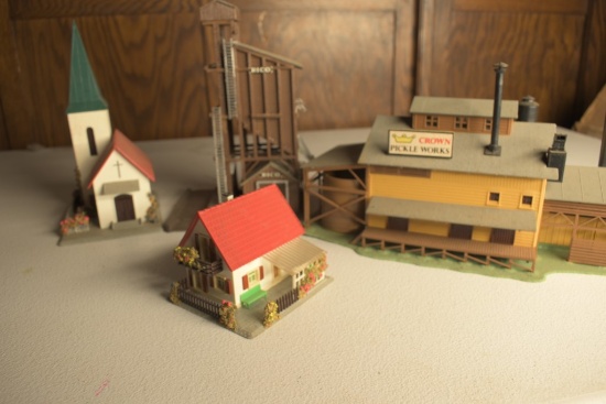 4 Model Train HO Scale Buildings