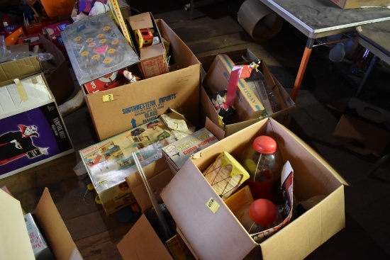 HUGE GROUP of Vintage Toys and Games