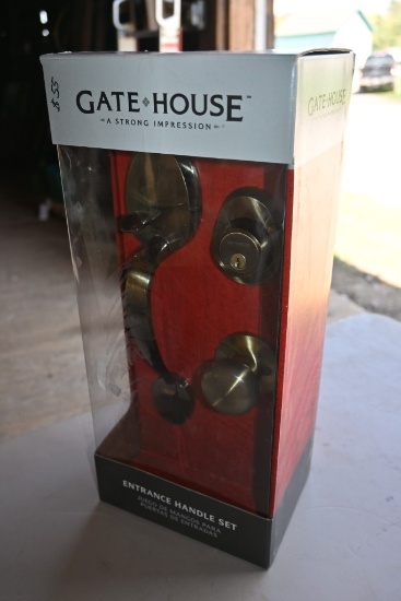Gate House Entrance Handle Set with Antique Brass Finish