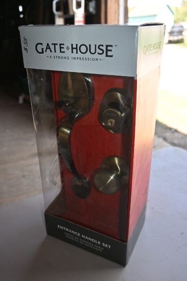 Gate House Entrance Handle Set with Antique Brass Finish
