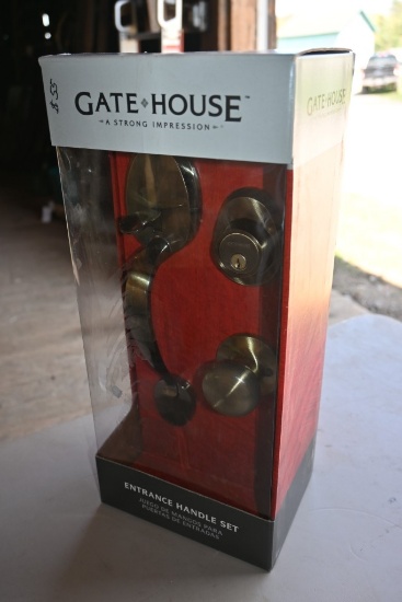 Gate House Entrance Handle Set with Antique Brass Finish