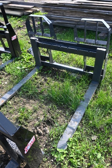Bobcat Quick Attach 42" Pallet Forks