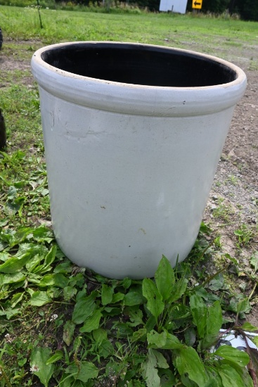 #25 Crown Crock