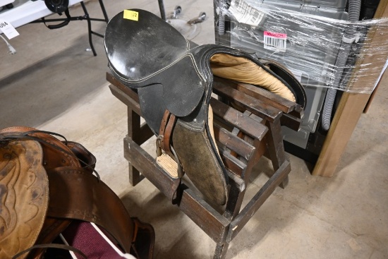 English Saddle with Saddle Stands