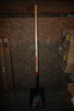 Razorback Square Point Shovel