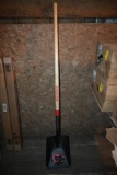 Razorback Square Point Shovel