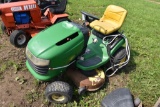 John Deere L118 Lawn Tractor