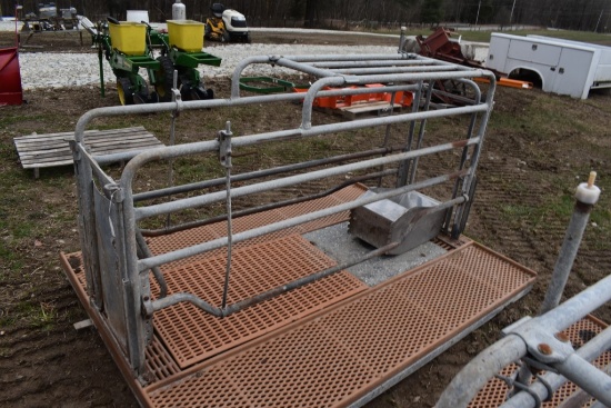 Farrowing Crate with Stand