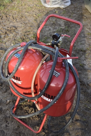 Central Pneumatic Double Pressure Abrasive Blaster