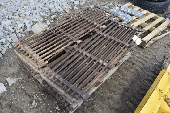 17 48" x 19" Metal Grates