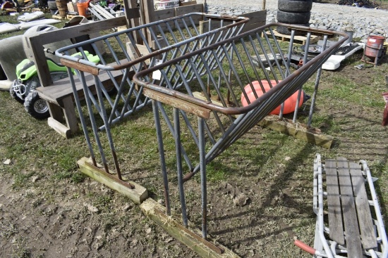 2 Hay Feeders