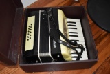 Salanti 7155 Accordion in Case