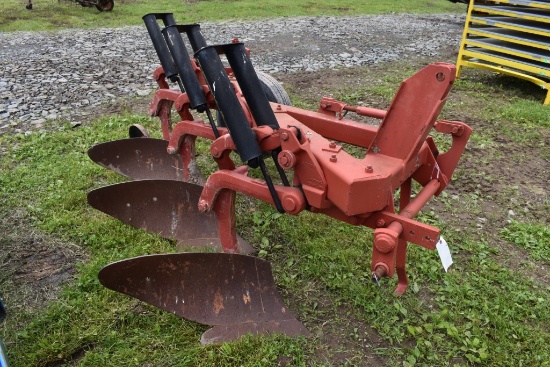 International 450 Automatic 3 Point 3 Bottom Plow