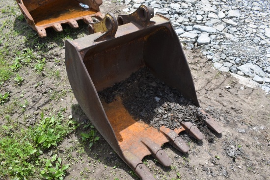 32" Excavator Bucket