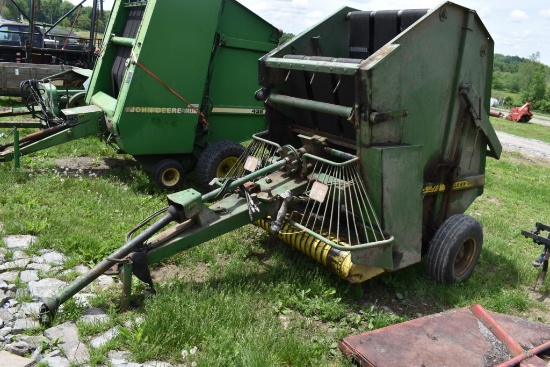 John Deere 410 Round Baler
