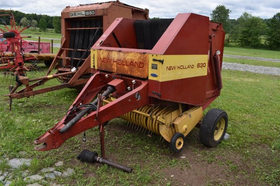 New Holland 630 Round Baler