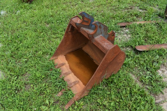 32" Excavator Bucket