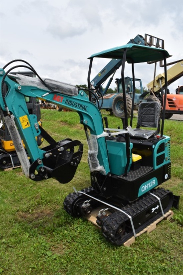 AGT Industrial QH12R Mini Excavator