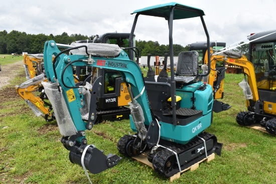 AGT Industrial QK16R Mini Excavator