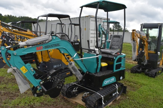AGT Industrial QH12R Mini Excavator