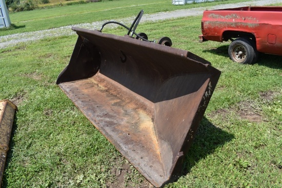 Hewitt 125" Side Dumping Material Bucket