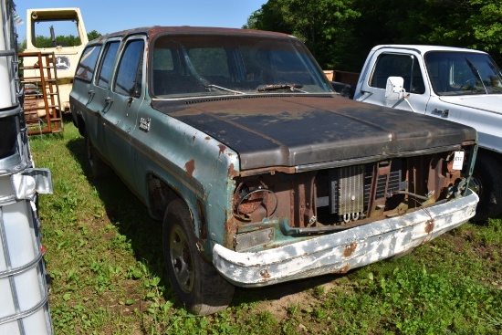 Chevrolet Suburban Custom Deluxe 20