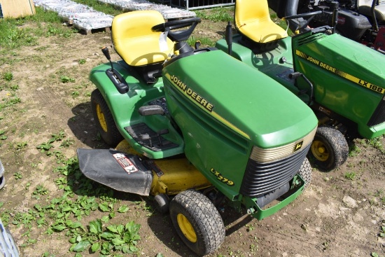 John Deere LX279 Lawn Tractor