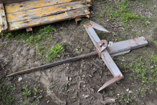 Bucket Mount Bale Spear