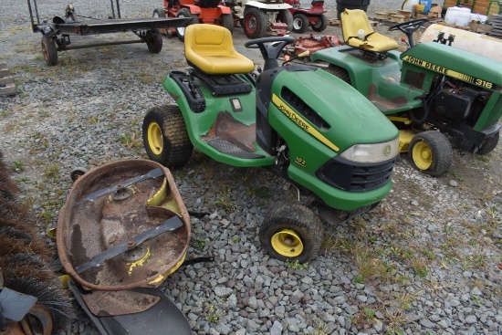 John Deere 102 Lawn Tractor