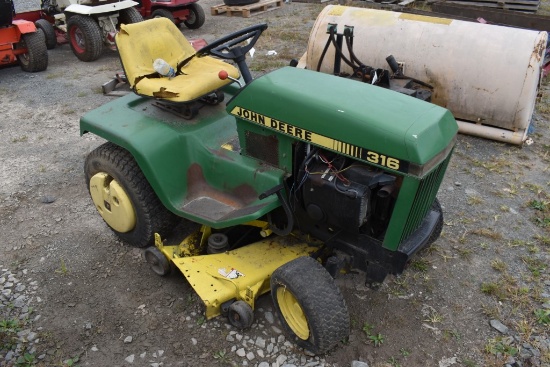 John Deere 316 Lawn Tractor
