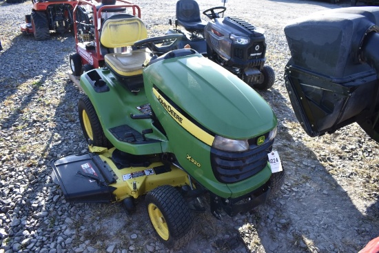 John Deere X320 Lawn Tractor