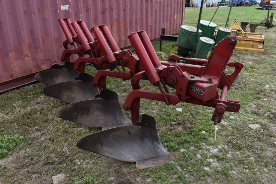 International 450 4 Bottom Plow