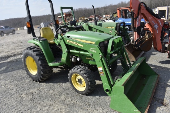 John Deere 3032 E Loader Tractor