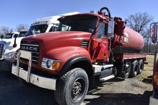 2004 Mack Granite CV713 Tri-Axle Liquid Tanker truck