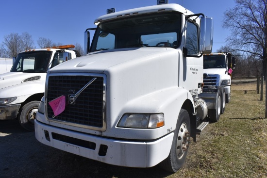 2008 Volvo Day Cab Truck Tractor