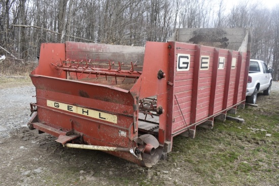 Gehl 16' Self Unloading Forage Wagon Top