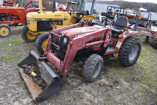 Massey Ferguson 1528 Loader Tractor